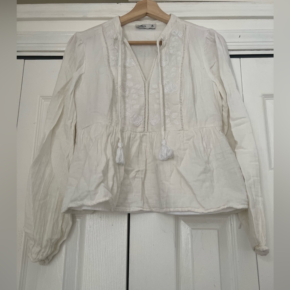 Hollister white blouse | Embroidered white t-shirt, dainty white blouse